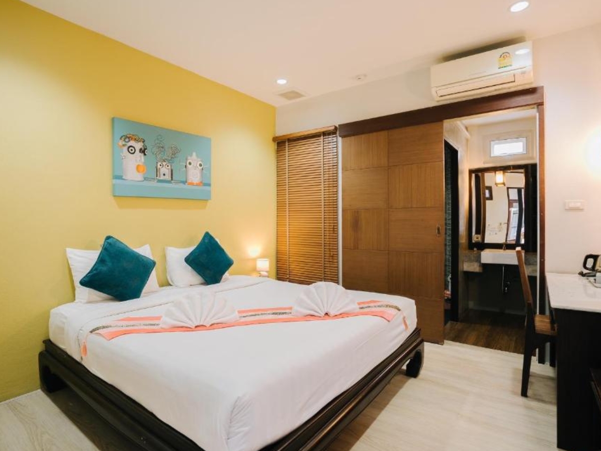 Deluxe Double room with warm tones and natural materials